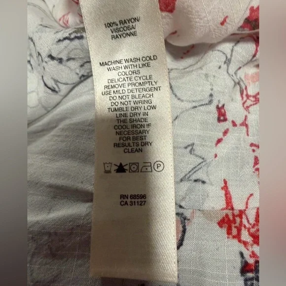 DKNY Jeans brand sleeveless V-neck tank top blouse with a floral print - Picture 5 of 8